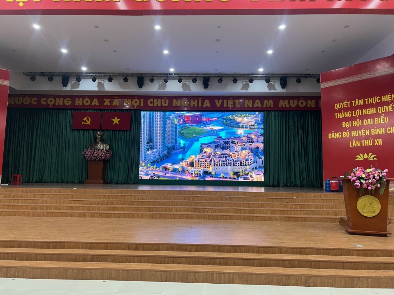 Dự Án Lắp Đặt Màn Hình LED Hội Trường Huyện – Chuyên Nghiệp Từ Khâu Thi Công Đến Hoàn Thiện